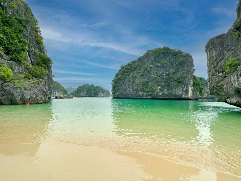 lan ha bay beaches