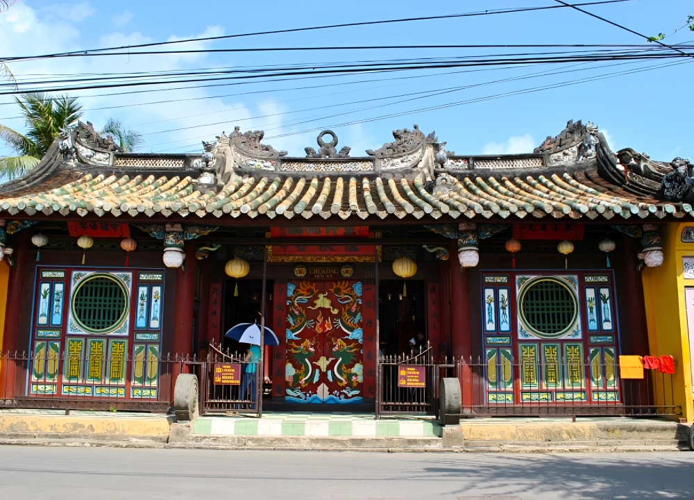 temple d'Ong a &eacute;t&eacute; construit au d&eacute;but du XVIIe si&egrave;cle et se trouve au c&oelig;ur de Hoi An