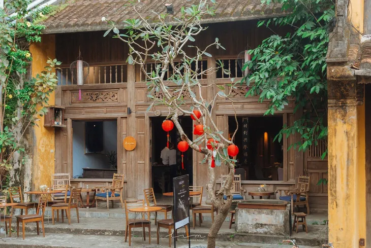 lim dining room restaurant in hoi an