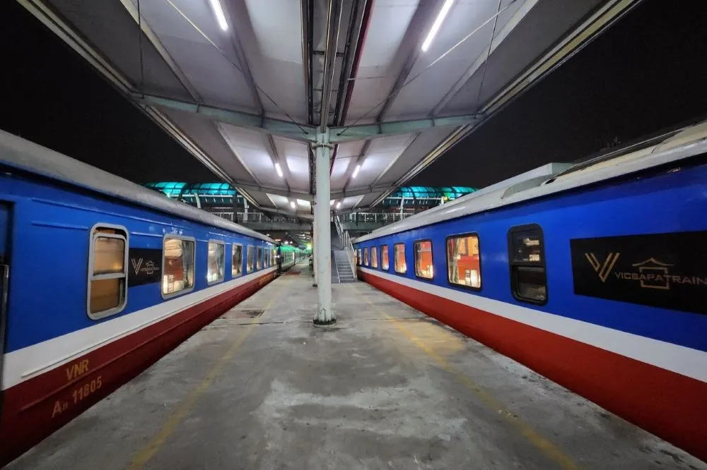 Reserva un tren de lujo en Vietnam a través de una agencia de viajes.