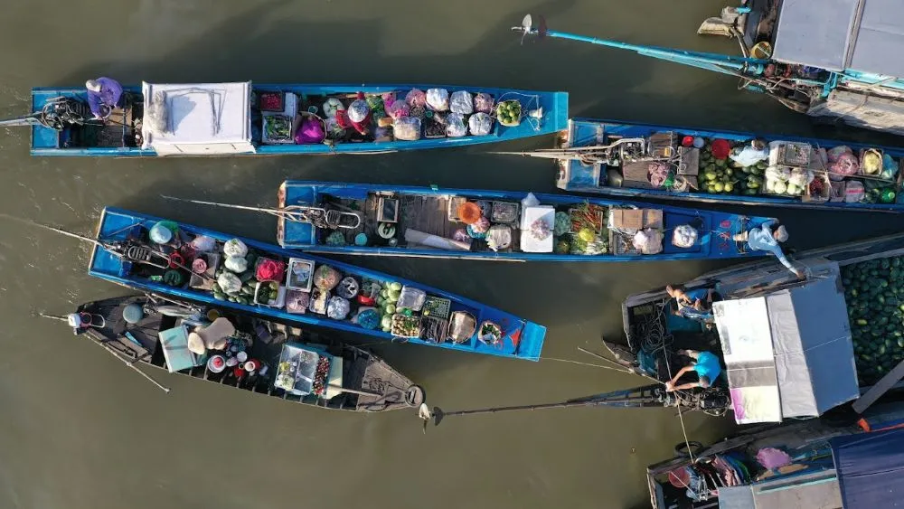 marche flottant de long xuyen vietnam