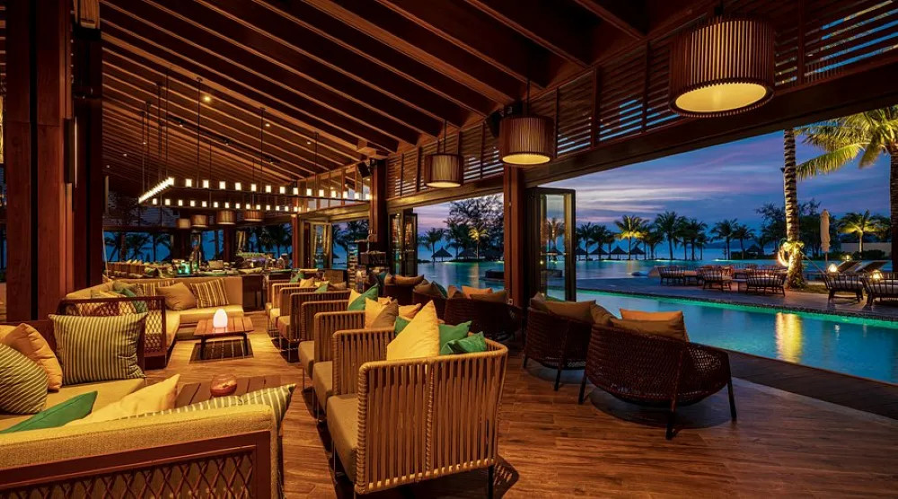 Aura Beach Club Ong Lang