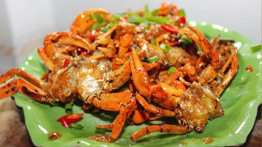 Mekong Dishes in Floating Season field crab