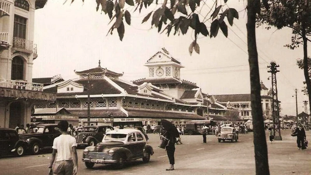traditional East Asian architecture of binh tay market