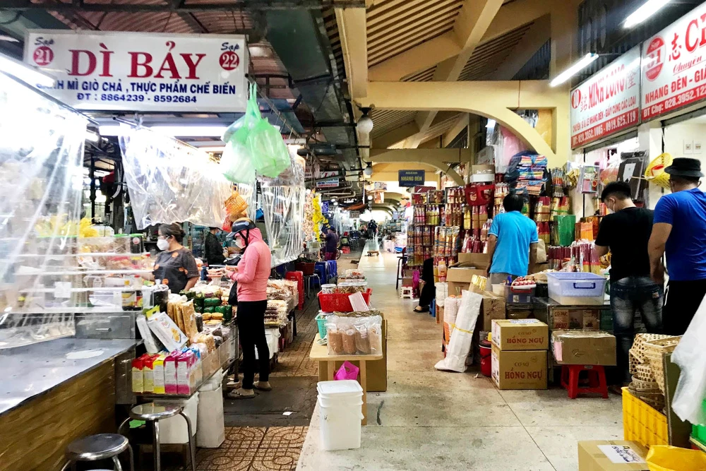 Authentic culinary paradise at Binh Tay Market food court serving traditional Vietnamese and Chinese dishes