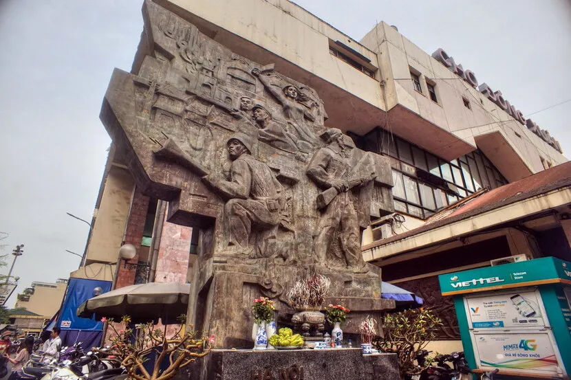 mercato dong xuan statua