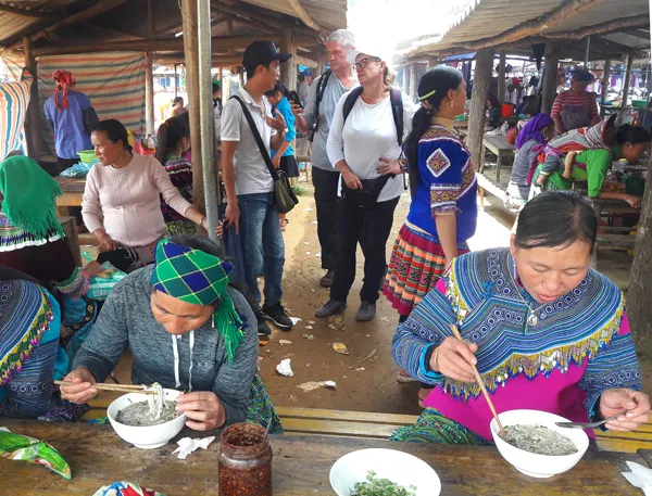 mercato etnico lao cai bac ha sin cheng