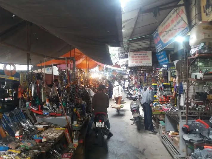 mercato particolare hanoi cho gioi