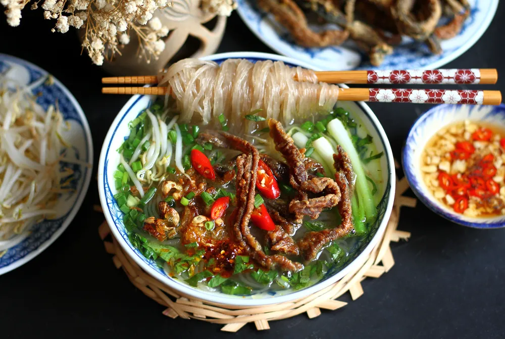 Mien Luon Vietnamese eel vermicelli soup local specialty street food