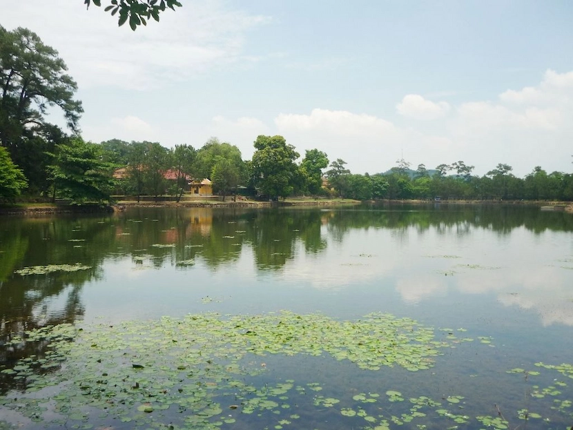 tan nguyet lake tomb of king minh mang