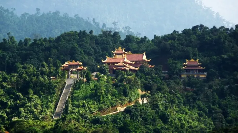 truc lam bach ma zen monastery beauty