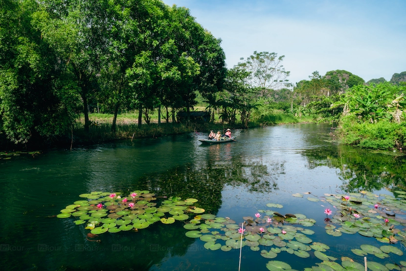 tam coc ninh binh near hang mua cave viewpoint