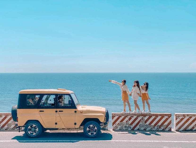 mui ne beach viet nam by jeep