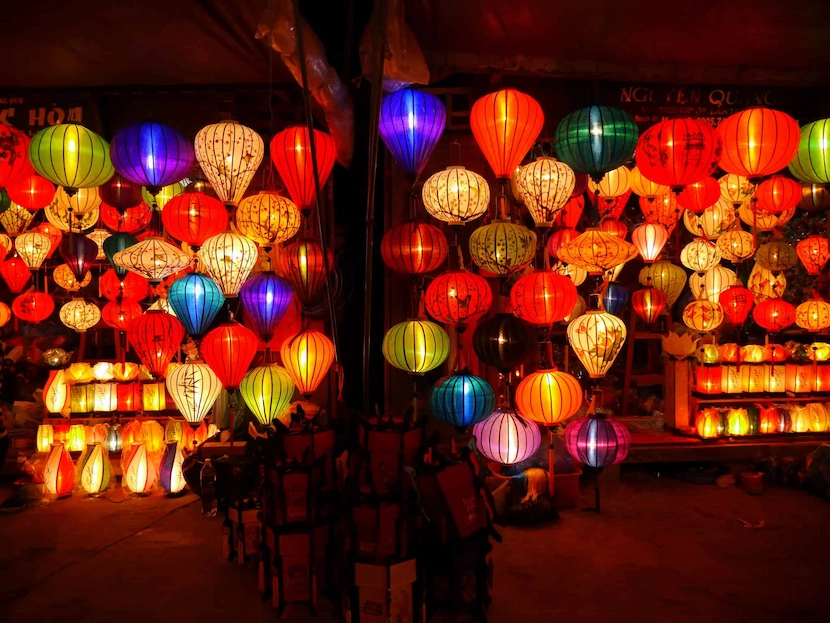 night market in hoi an