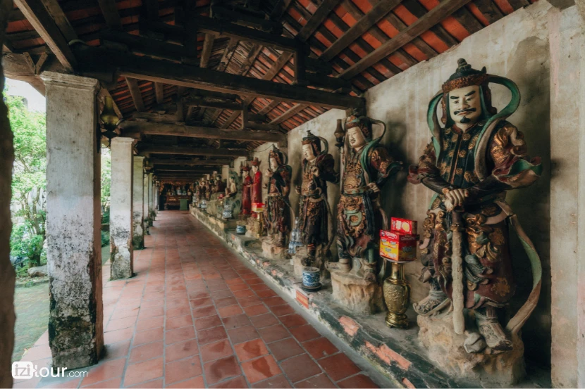 statues in nom pagoda