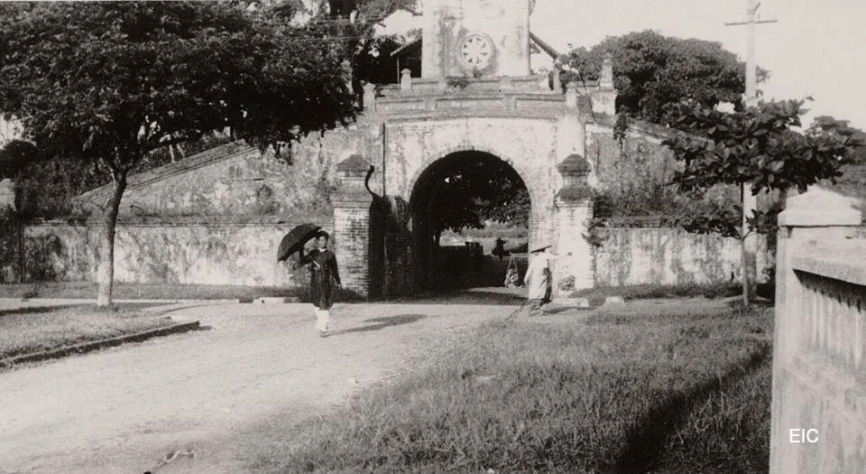 old quang binh city gate