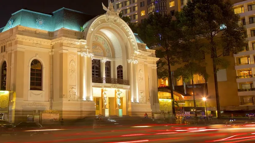 opera de saigon la nuit 