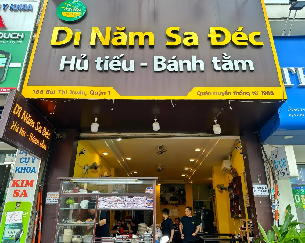 Hủ tiếu Sa Đ&eacute;c pr&eacute;par&eacute; au restaurant D&igrave; Năm &agrave; H&ocirc; Chi Minh-Ville