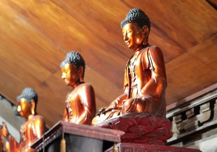 thay pagoda statues