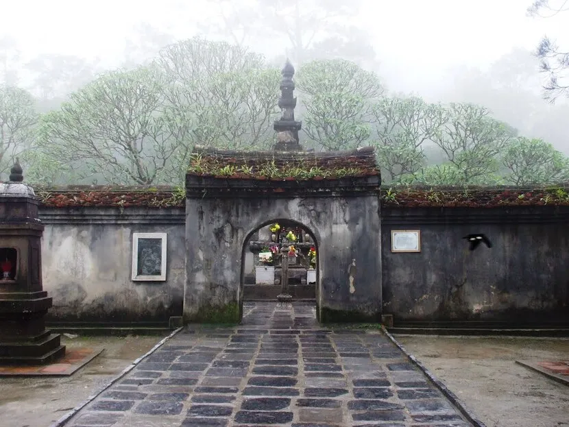 yen tu pagoda king tran nhan tong tomb