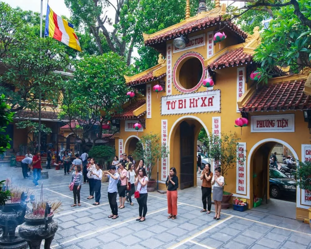 quan su pagoda hanoi