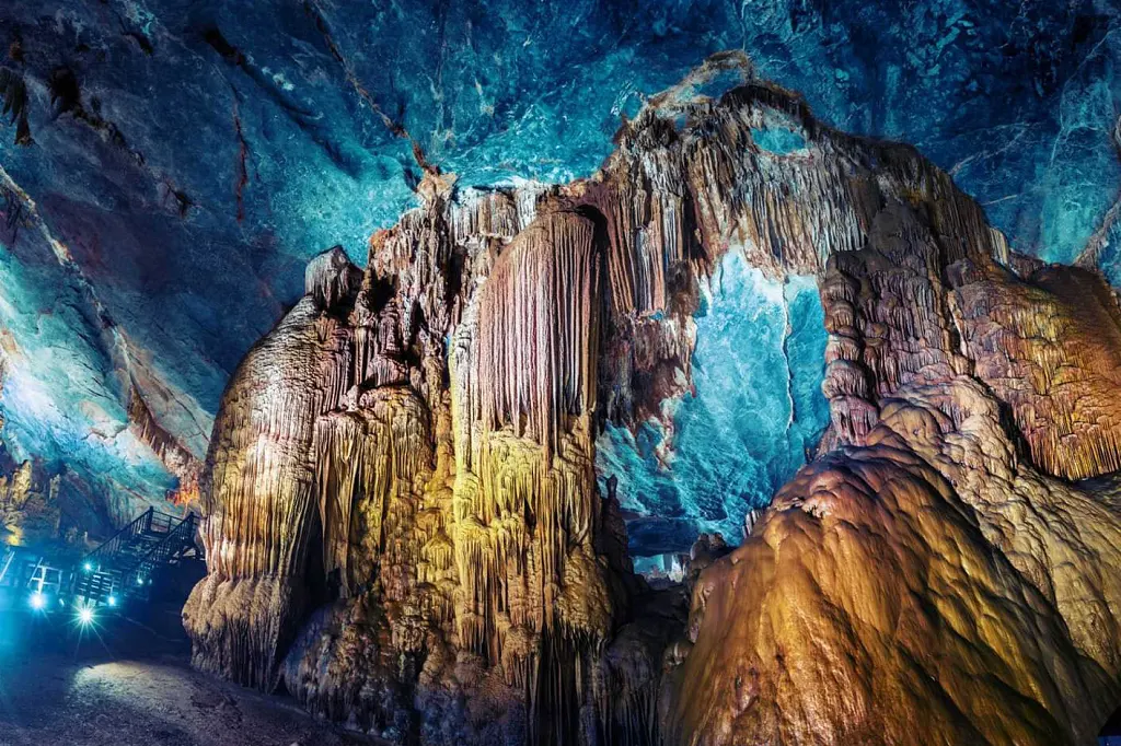 paradise cave vietnam