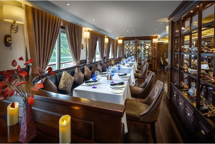 Paradise Elegance Cruise restaurant
