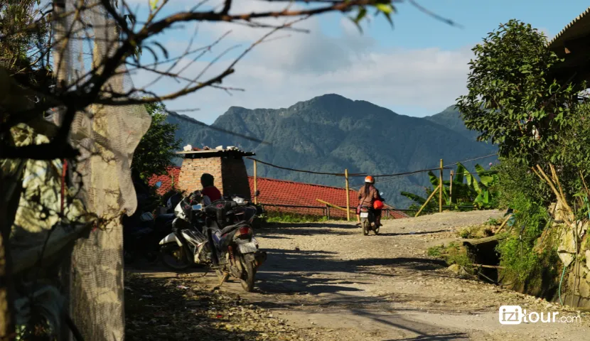 walking path to ta phin village from sapa
