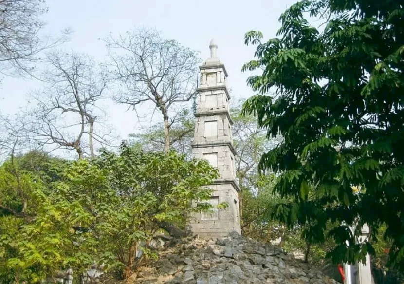 pen tower ngoc son temple