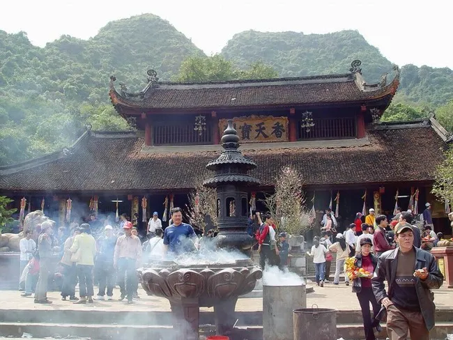 Tourist attractions in Hanoi Perfume Pagoda