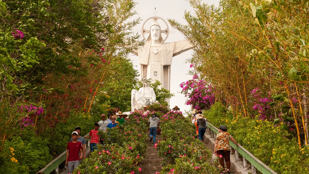 places to visit in vung tau jesus statue