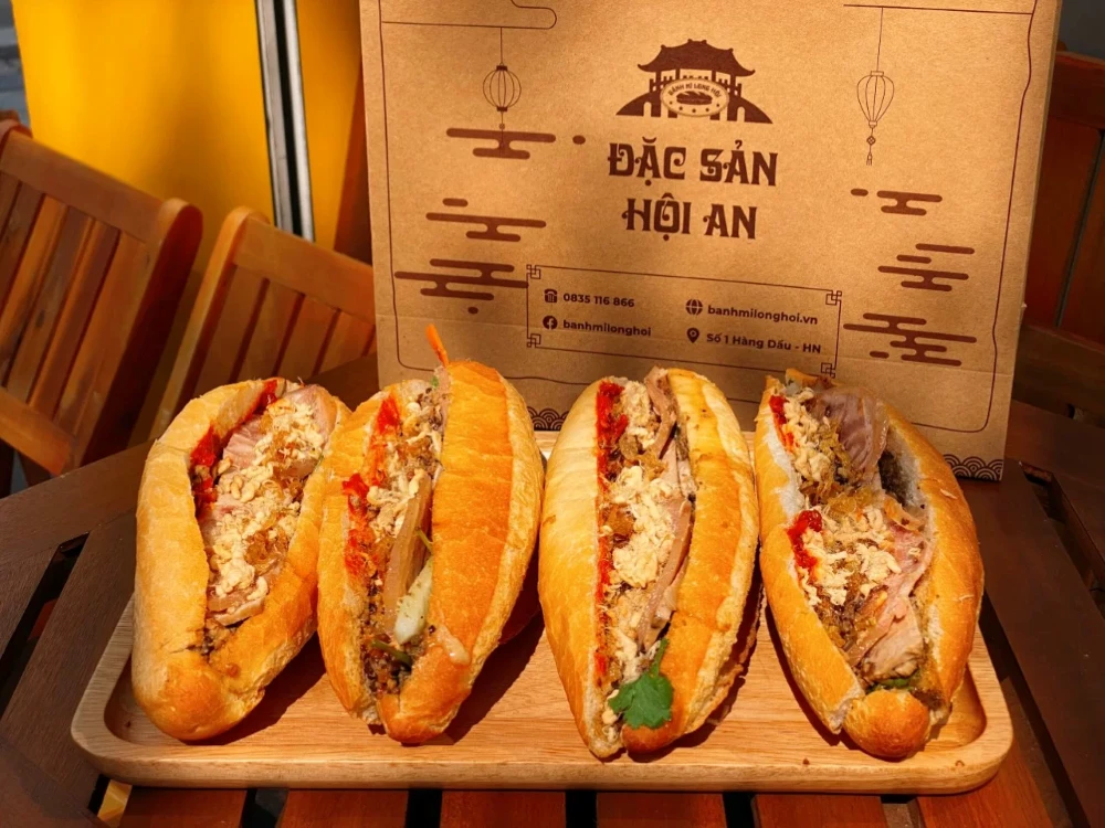 bánh mì servido en una tienda local