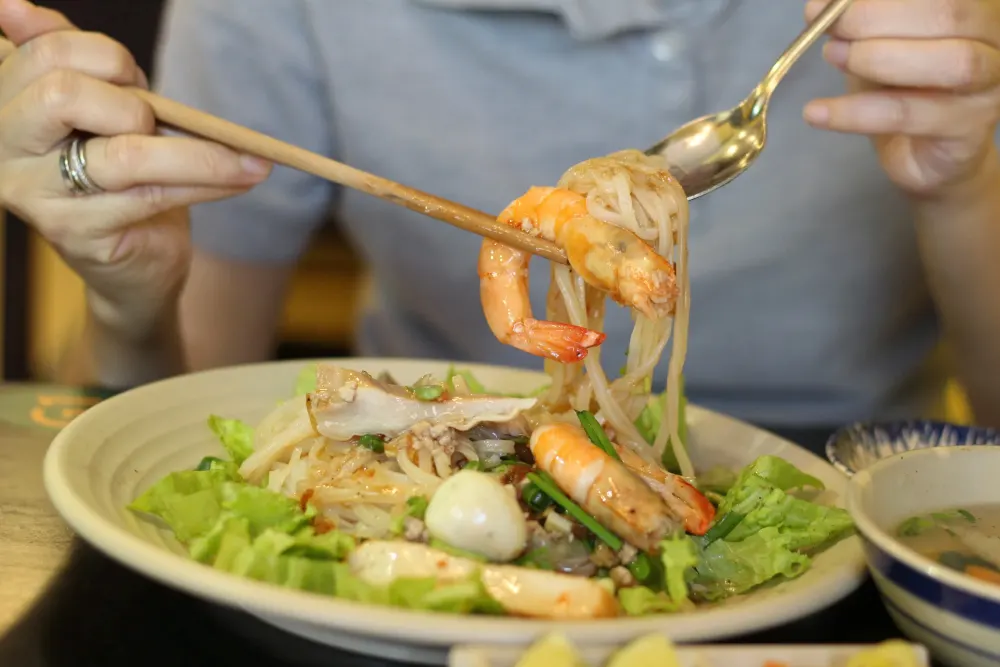 d&eacute;guster le hủ tiếu comme un local