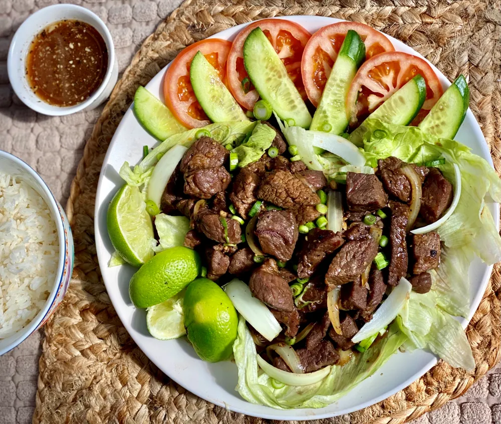 Lok Lak (bœuf sauté à la khmère)