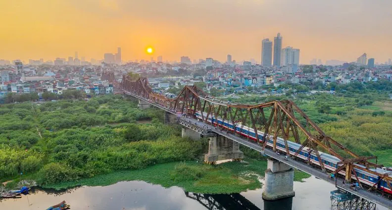 vietnam bridges long bien bridge