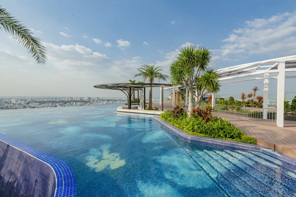 luxury hotel La Vela Saigon