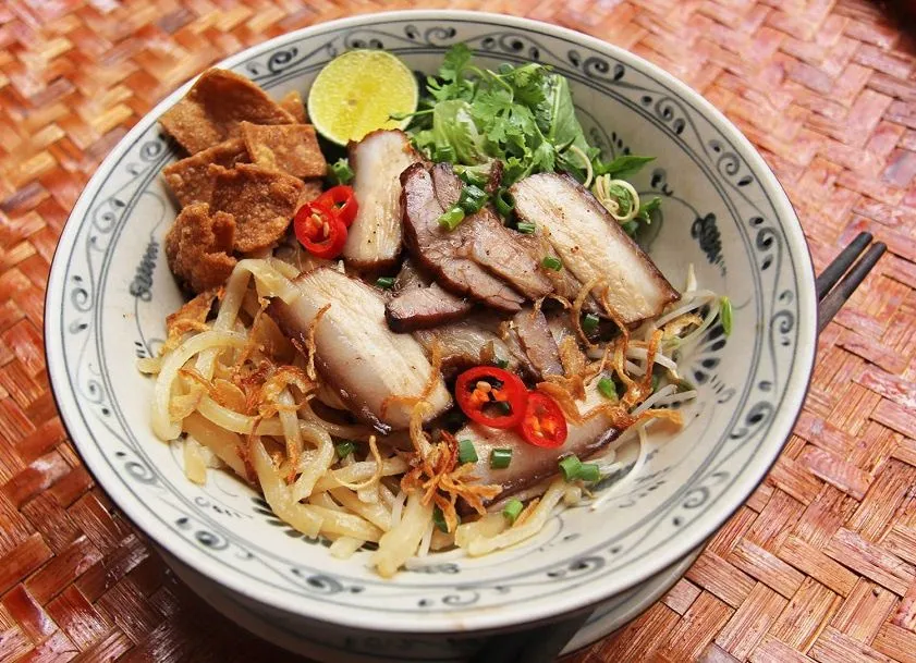 popular vietnamese dishes cao lau