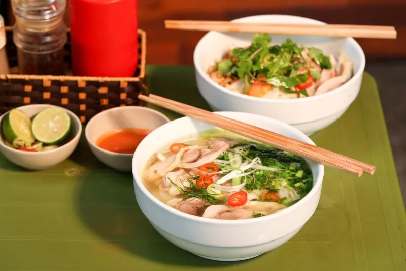 popular vietnamese dishes pho