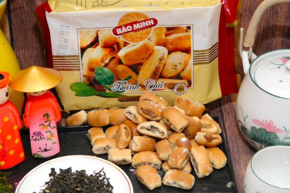 Il tradizionale b&aacute;nh chả di Hanoi &egrave; un dolce vietnamita ripieno di maiale e foglie di lime kaffir.