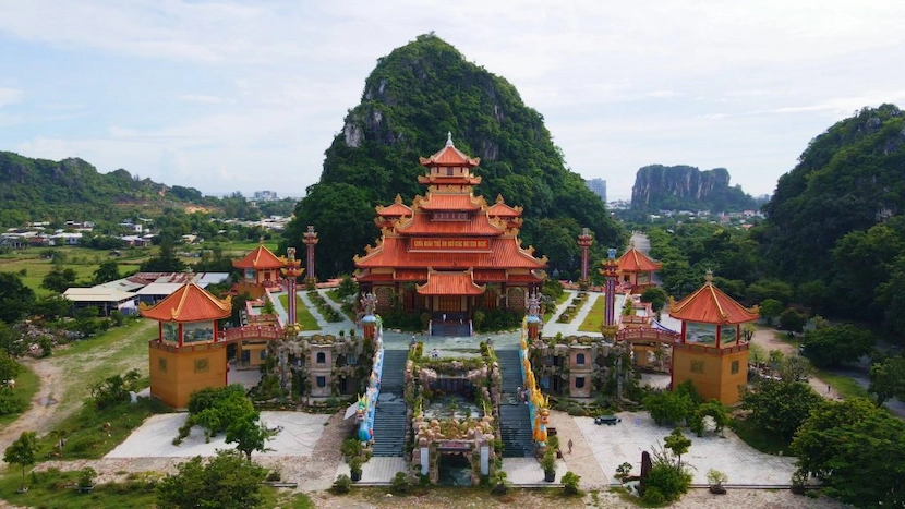 quan the am temple da nang