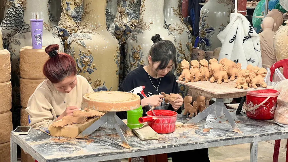 Village de c&eacute;ramique de Bat Trang, c&eacute;l&egrave;bre pour son artisanat traditionnel pr&egrave;s de Hano&iuml;