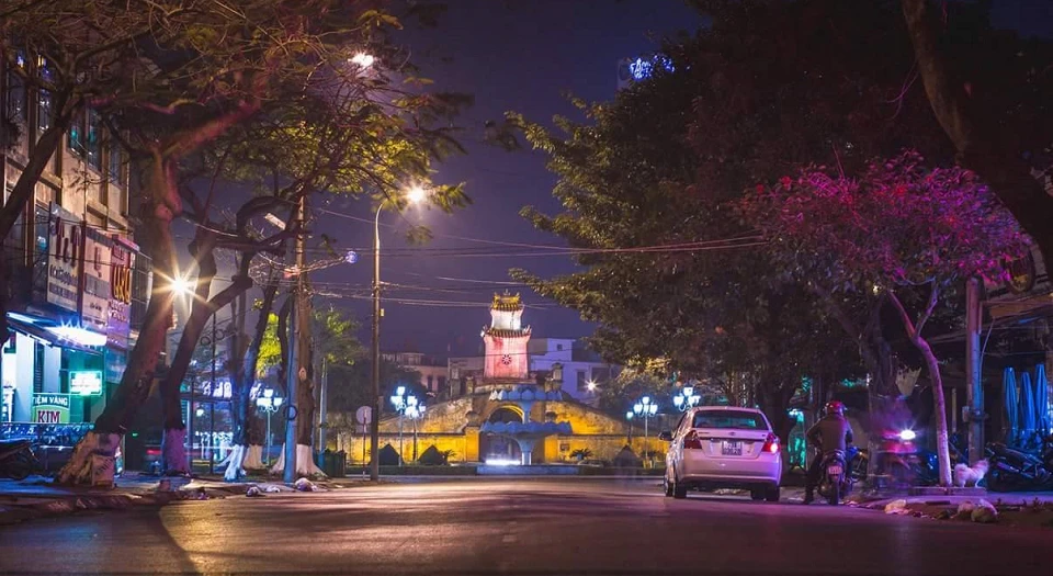quang binh city gate at night