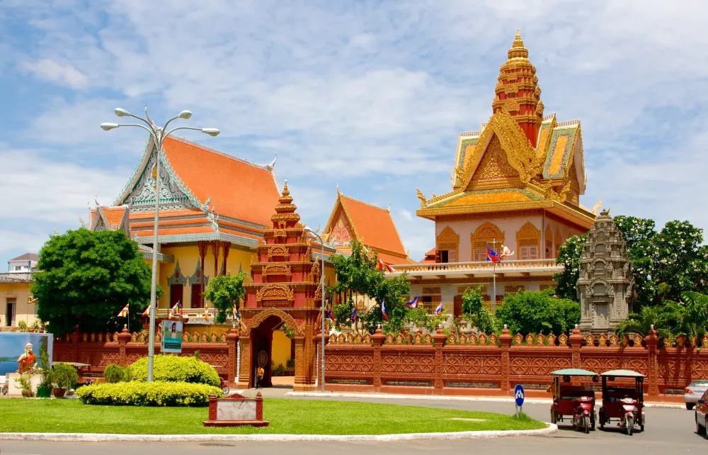 Explorer le Wat Ounalom, c&oelig;ur du bouddhisme cambodgien