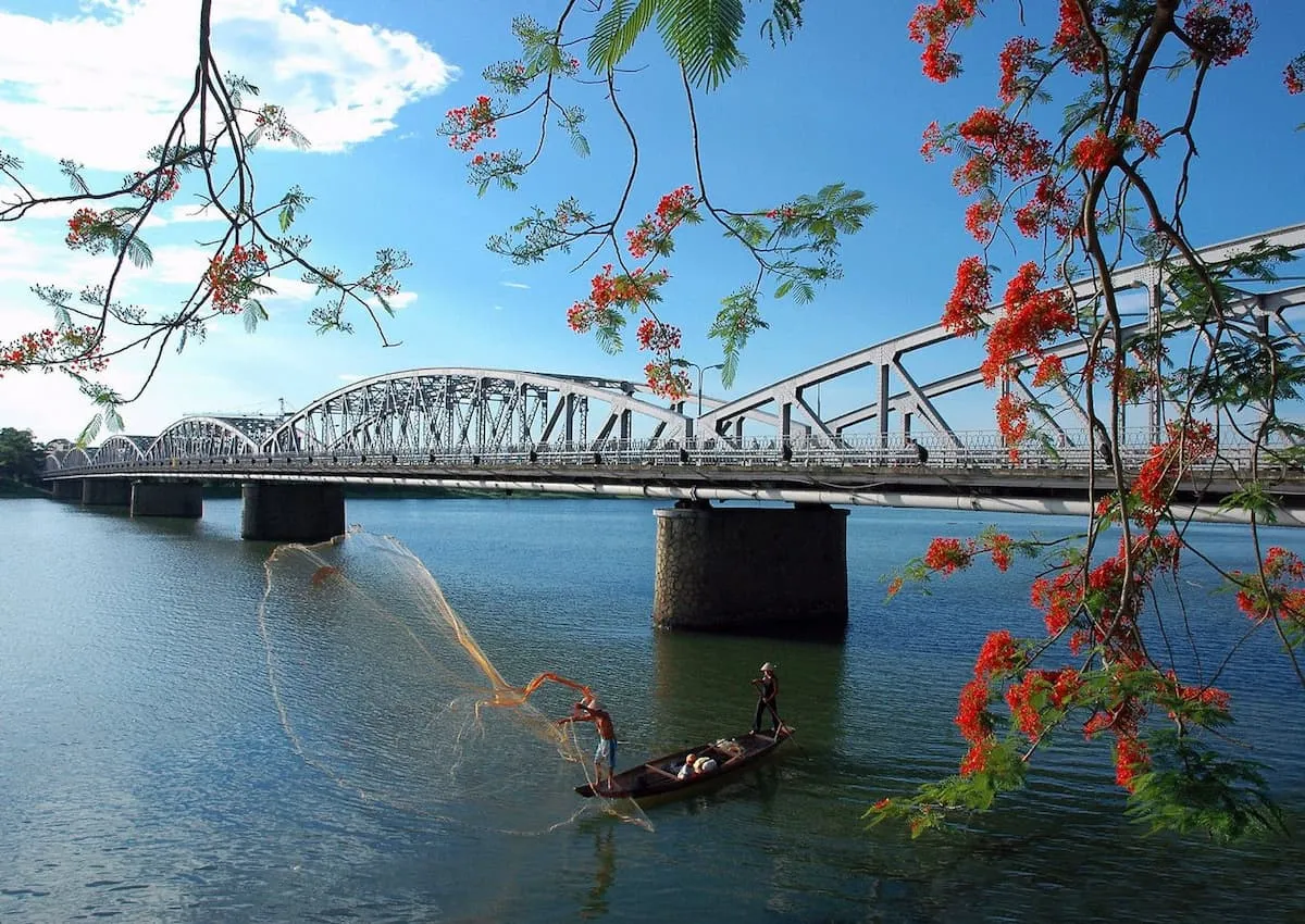 riviere huong, pont truong tien