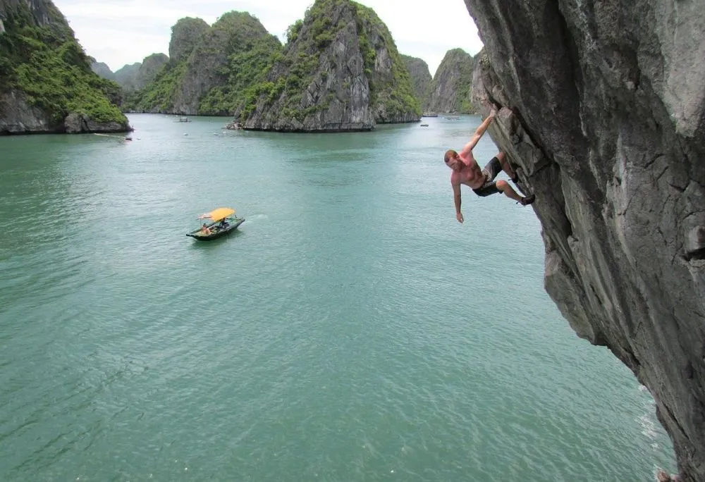 rock climbing in cat ba island