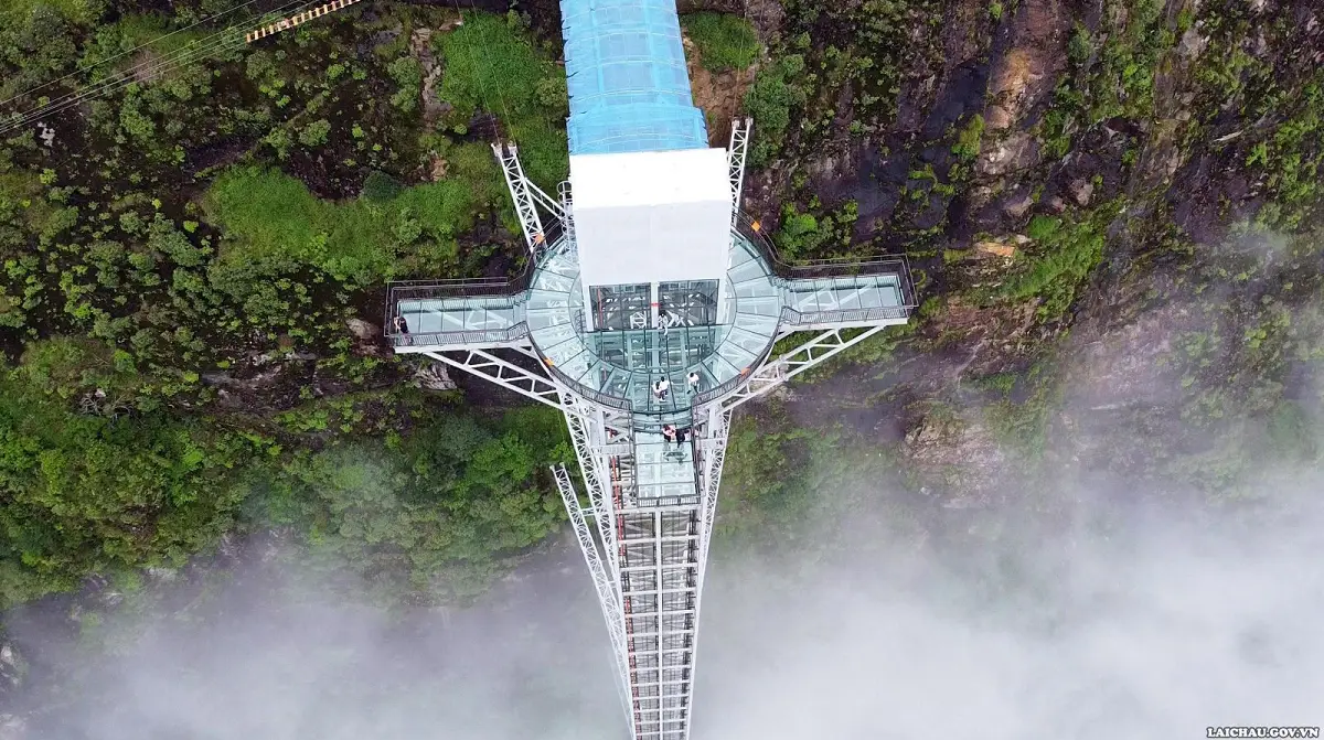 rong may glass bridge on mountain