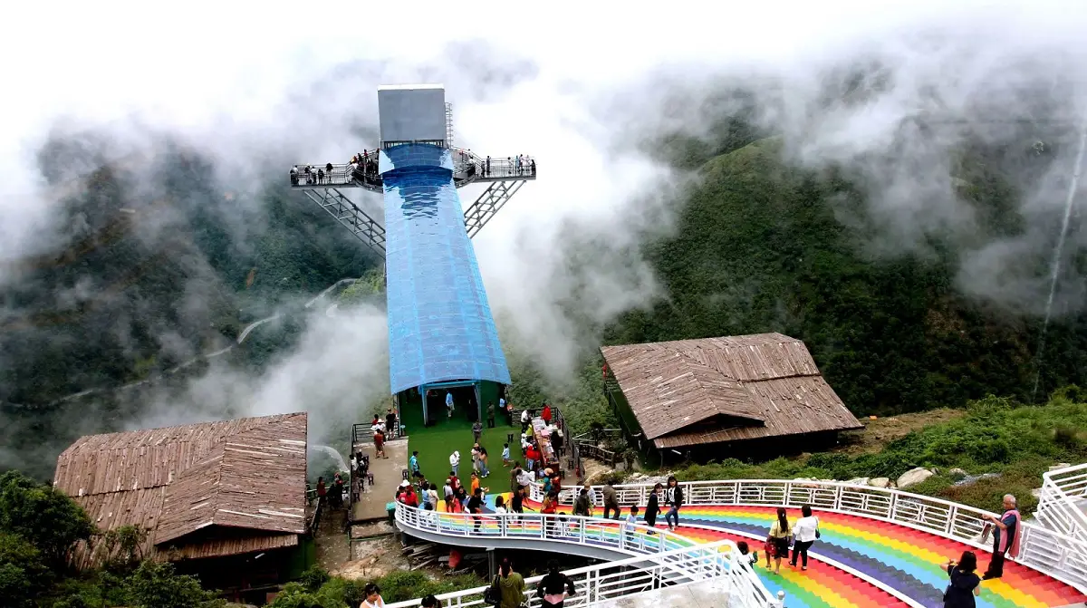 rong may glass bridge