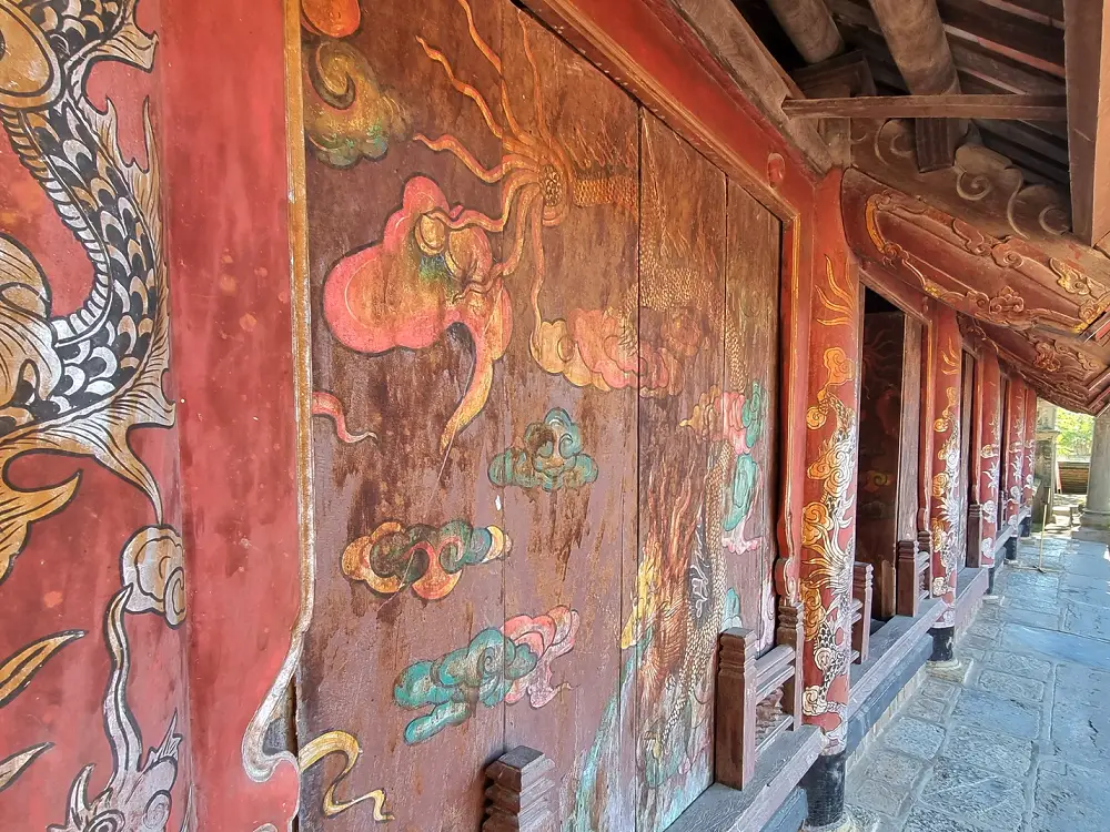 saint nguyen temple corridor