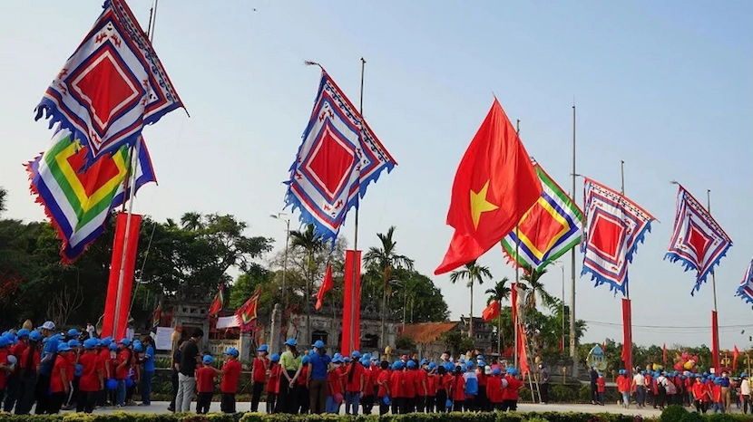 saint nguyen temple festival