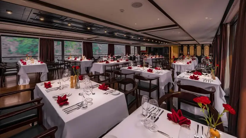 Scarlet Pearl Cruise restaurant